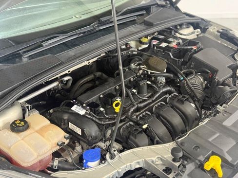 Used 2015 Ford Focus SE w/ SE Sport Package FWD image 40
