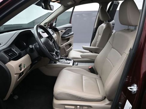 Used 2022 Honda Pilot Touring image 11