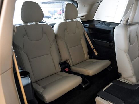 Used 2020 Volvo XC90 T5 Momentum image 43