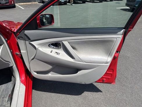 Used 2011 Toyota Camry LE FWD image 11