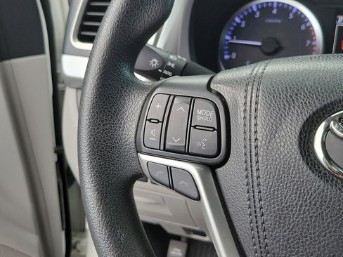 Used 2018 Toyota Highlander LE FWD image 28
