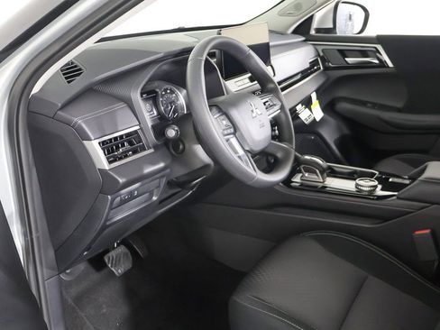 New 2026 Mitsubishi Outlander ES image 24