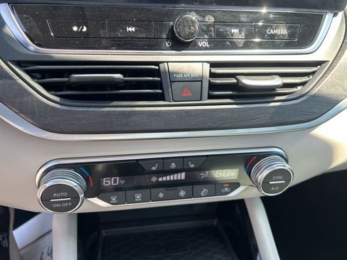 Used 2025 Nissan Altima 2.5 SL FWD image 26