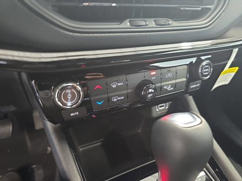 New 2026 Jeep Compass Latitude AWD/4WD image 21