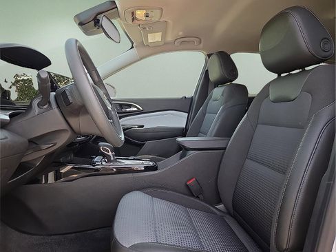 Used 2025 Chevrolet Trax LT FWD image 14