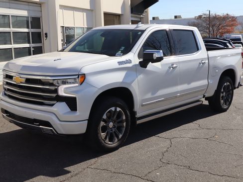 Certified 2025 Chevrolet Silverado 1500 High Country w/ Technology Package image 5