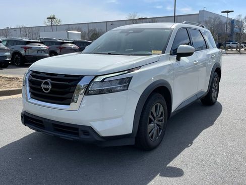 Used 2022 Nissan Pathfinder SV AWD/4WD image 3