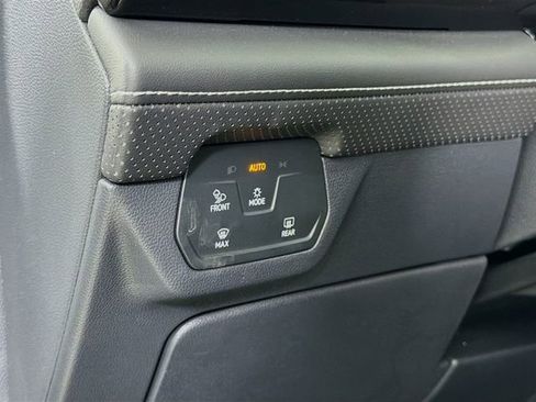 New 2025 Volkswagen Atlas SE image 10