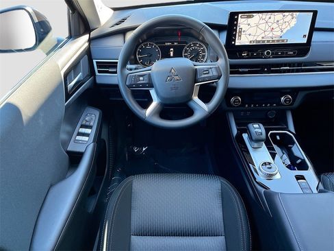 New 2026 Mitsubishi Outlander ES image 24