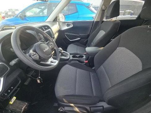 Used 2025 Kia Soul LX w/ LX Technology Package image 2