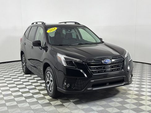 Used 2024 Subaru Forester Premium AWD/4WD image 3