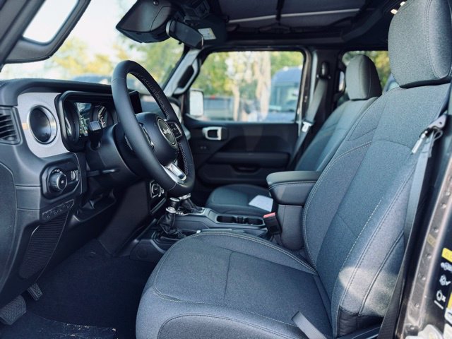 New 2025 Jeep Wrangler Unlimited Sahara AWD/4WD image 14