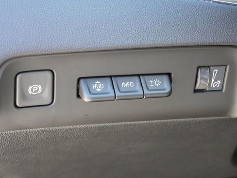 Used 2024 Buick Enclave Avenir w/ Avenir Technology Package AWD/4WD image 40