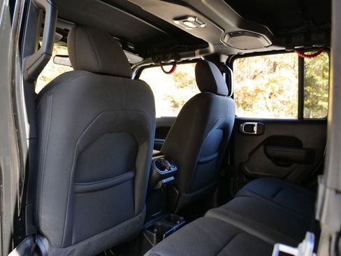 Used 2022 Jeep Wrangler Unlimited Sport image 26