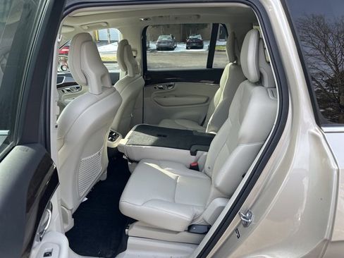 Used 2016 Volvo XC90 T6 Momentum w/ Momentum Plus Package image 9