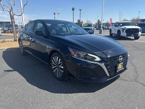 Used 2023 Nissan Altima 2.5 SV image 4