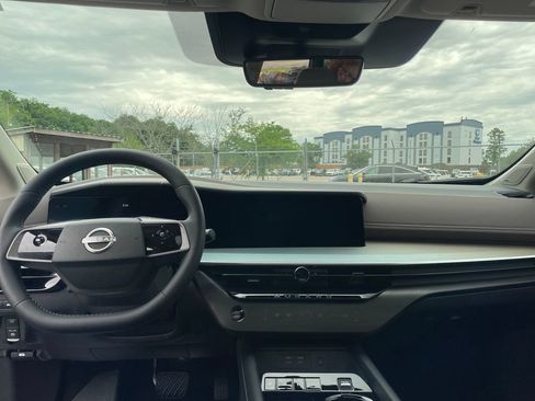 Used 2025 Nissan Murano Platinum w/ Cargo Package AWD/4WD image 13