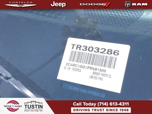 Used 2023 Chrysler Pacifica Limited FWD image 39