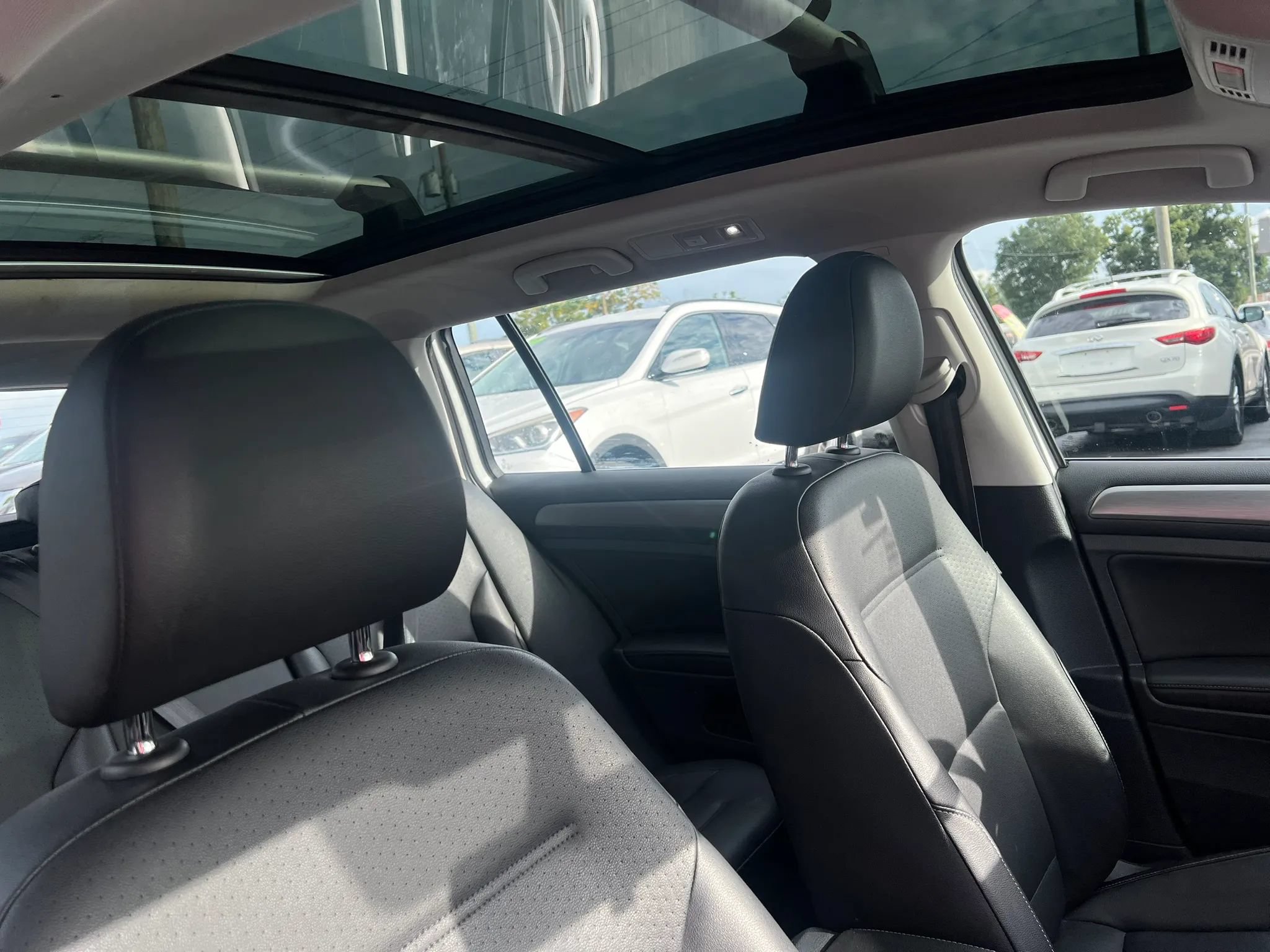Used 2016 Volkswagen Golf Limited Edition FWD image 18