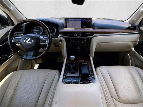 Used 2017 Lexus LX 570 4WD w/ Luxury Package image 15