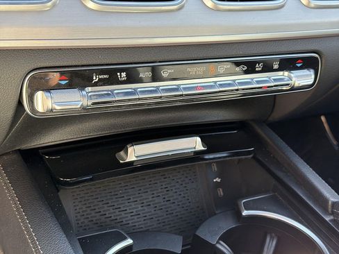 Used 2024 Mercedes-Benz GLE 450e 4MATIC image 38