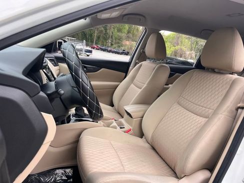 Used 2020 Nissan Rogue SV FWD image 12