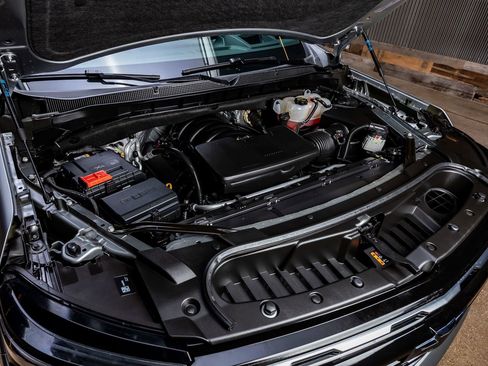 Used 2025 Chevrolet Tahoe High Country AWD/4WD image 42