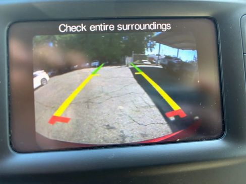 Used 2017 Chrysler Pacifica Touring-L FWD image 32