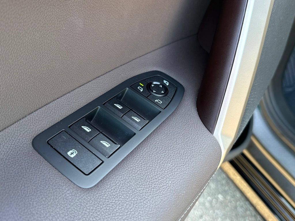 Used 2024 BMW iX xDrive50 w/ Sport Package AWD/4WD image 15