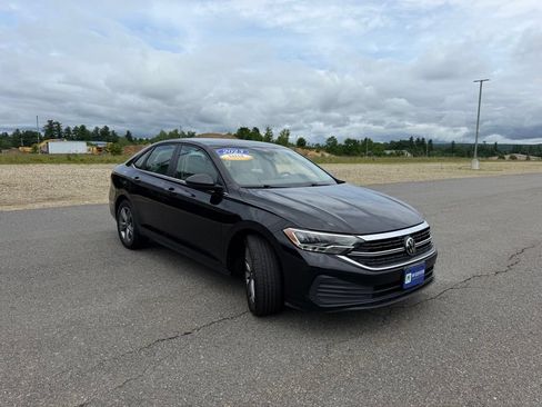 Used 2023 Volkswagen Jetta SE FWD image 4