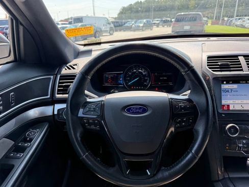 Used 2017 Ford Explorer XLT w/ Equipment Group 202A FWD image 6