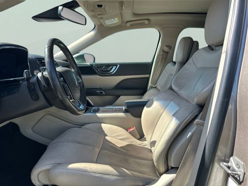 Used 2019 Lincoln Continental Reserve FWD image 9