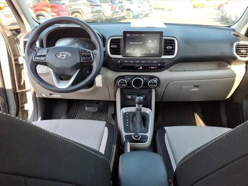 Used 2023 Hyundai Venue SEL w/ Cargo Package image 5
