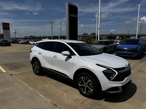 Certified 2025 Kia Sportage EX FWD image 10