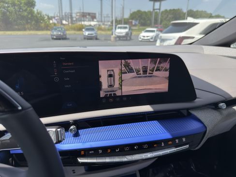 Used 2025 Cadillac Optiq Luxury 1 AWD/4WD image 12