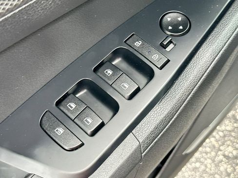 Used 2024 Kia Sportage LX image 18