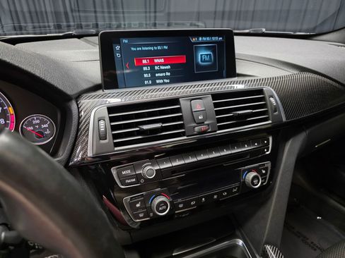 Used 2018 BMW M4 Coupe RWD image 25