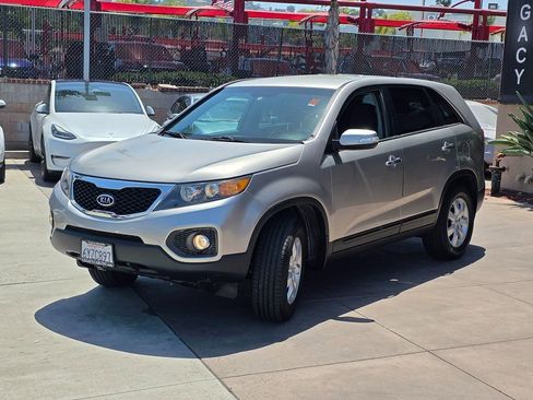 Used 2013 Kia Sorento LX w/ Third Row Pkg image 7