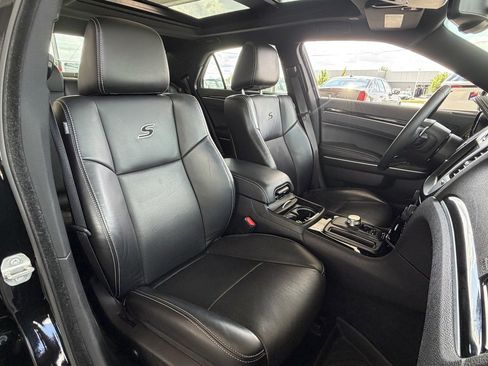 Used 2023 Chrysler 300 S w/ Comfort Group RWD image 29