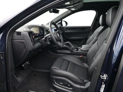 Used 2026 Porsche Cayenne GTS AWD/4WD image 4