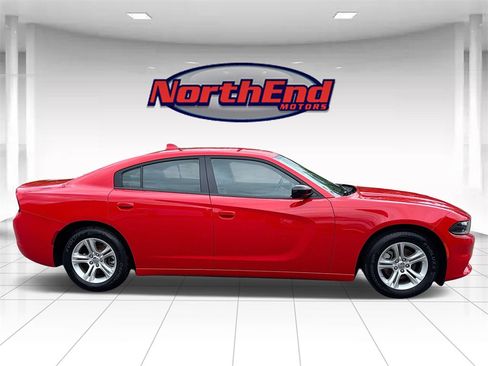 Used 2023 Dodge Charger SXT image 2