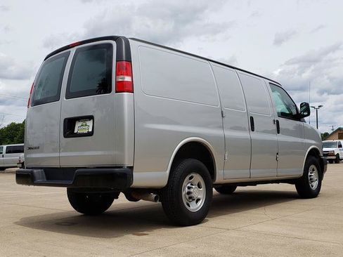 Used 2018 Chevrolet Express 2500 w/ Driver Convenience Package RWD image 6