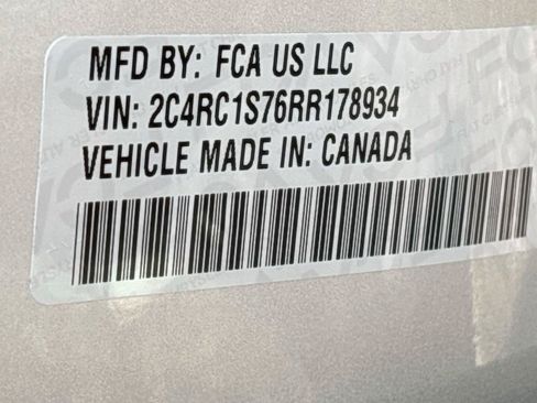 Used 2024 Chrysler Pacifica Limited FWD image 23