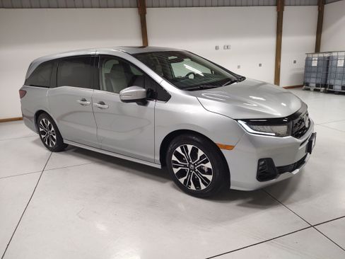 New 2026 Honda Odyssey Elite image 2