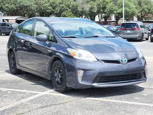 Used 2015 Toyota Prius Two FWD image 2