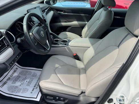 Used 2022 Toyota Camry XLE FWD image 13