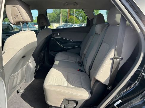 Used 2017 Hyundai Santa Fe SE FWD image 27