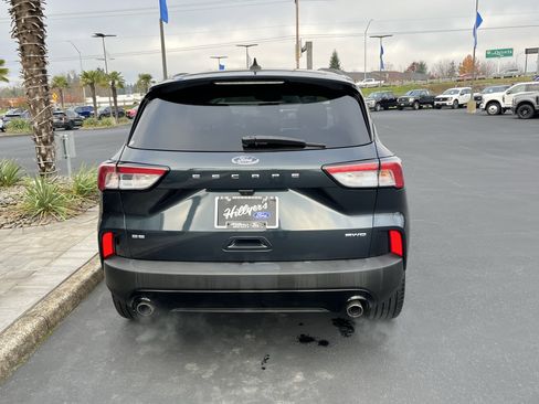 Used 2022 Ford Escape SE w/ SE Sport Appearance Package image 4