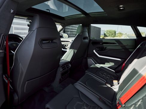 Used 2025 Lamborghini Urus SE image 37