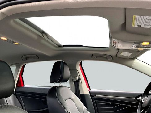 Used 2022 Volkswagen Jetta SEL image 16